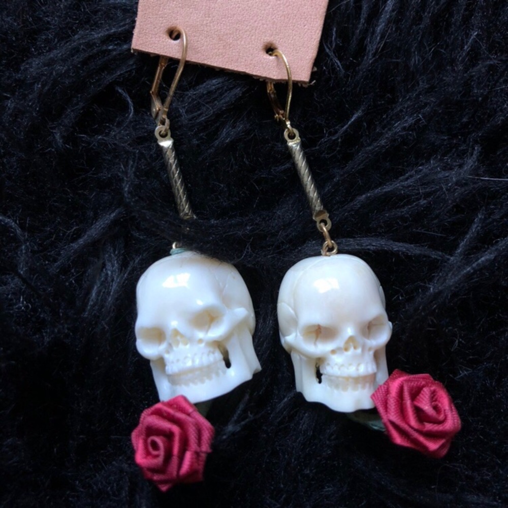 Skull Earrings w/ Roses NEW